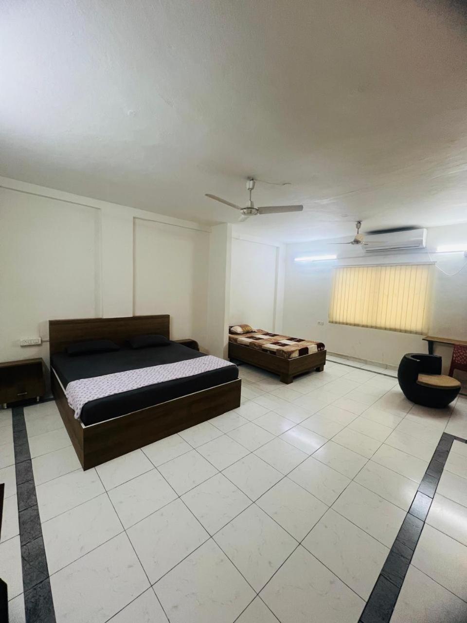 Lara Guest House Hyderabad Eksteriør billede